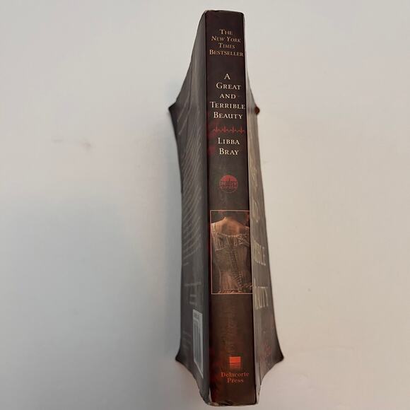 A Great and Terrible Beauty (The Gemma Doyle Trilogy) Book by Libba Bray - Picture 3 of 7